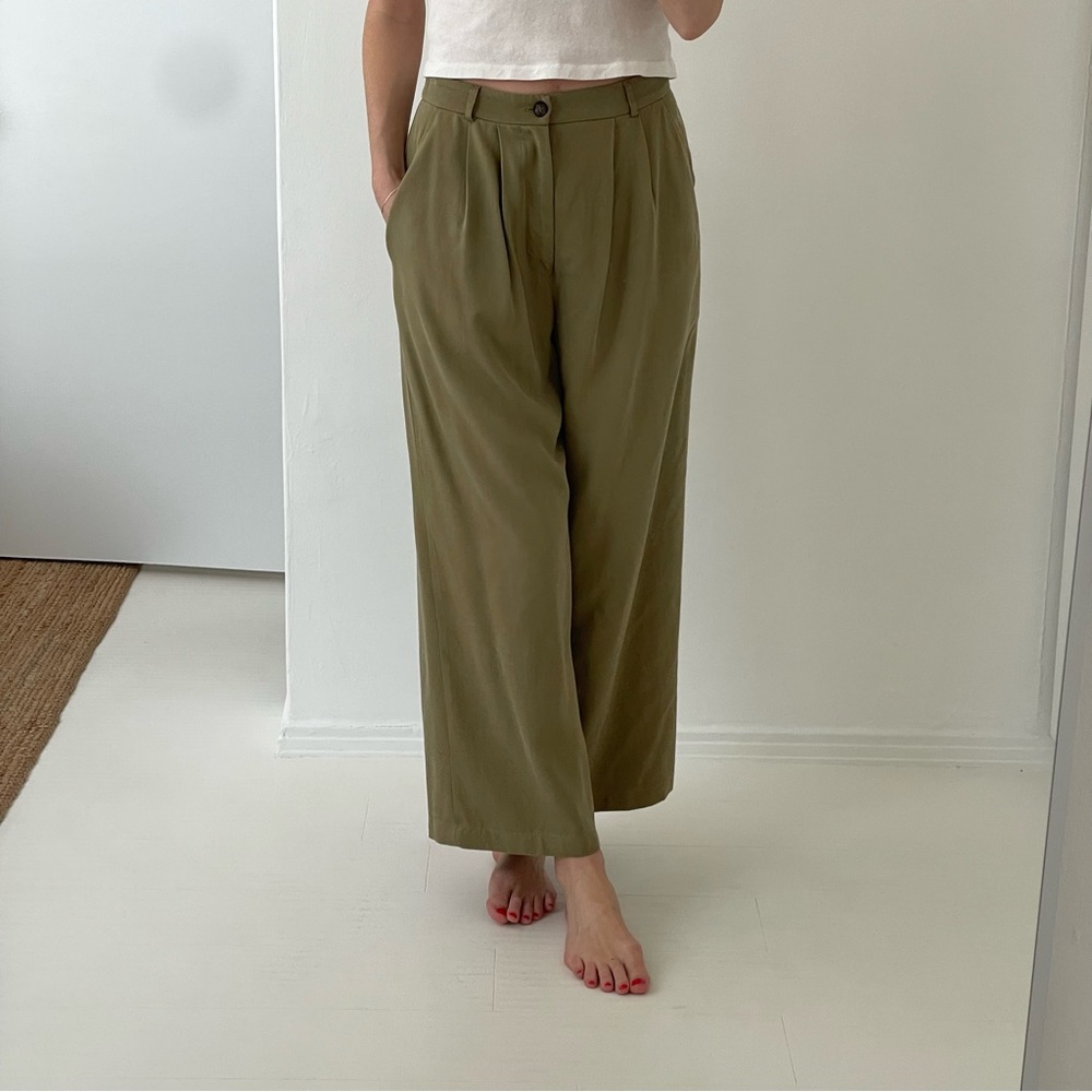 Gently used Reformation green Mason pants | Size 8